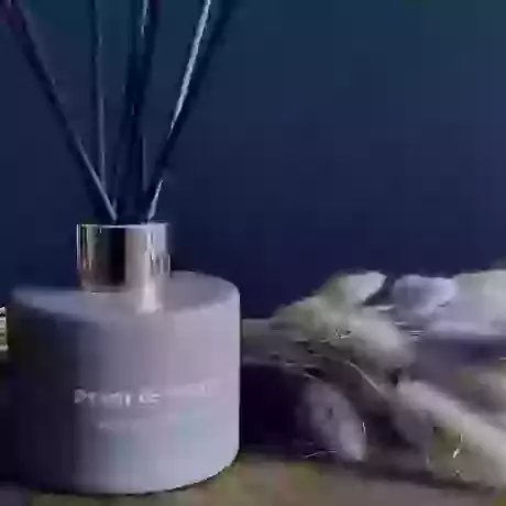 Prim & Props Reed Diffsuers - Rose & Dark Amber 100ml
